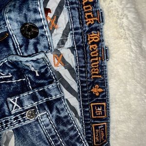 Men Rock revival jeans straight leg size 36/32.